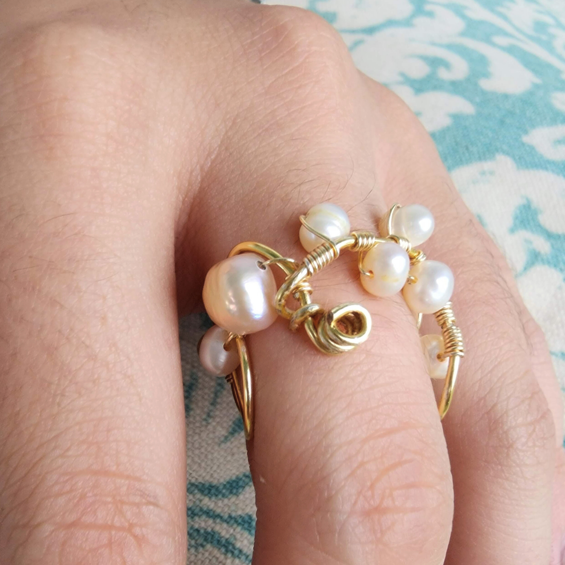 Trendy jewelry, handcrafted jewelry, trendy rings, adjustable, copper wire, gold-plated, natural pearls, luxury jewelry, handmade